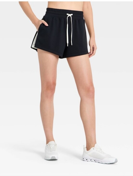 all in motion Pants - Women's Airy Sleek Pique Shorts - All In Motion' Black M
